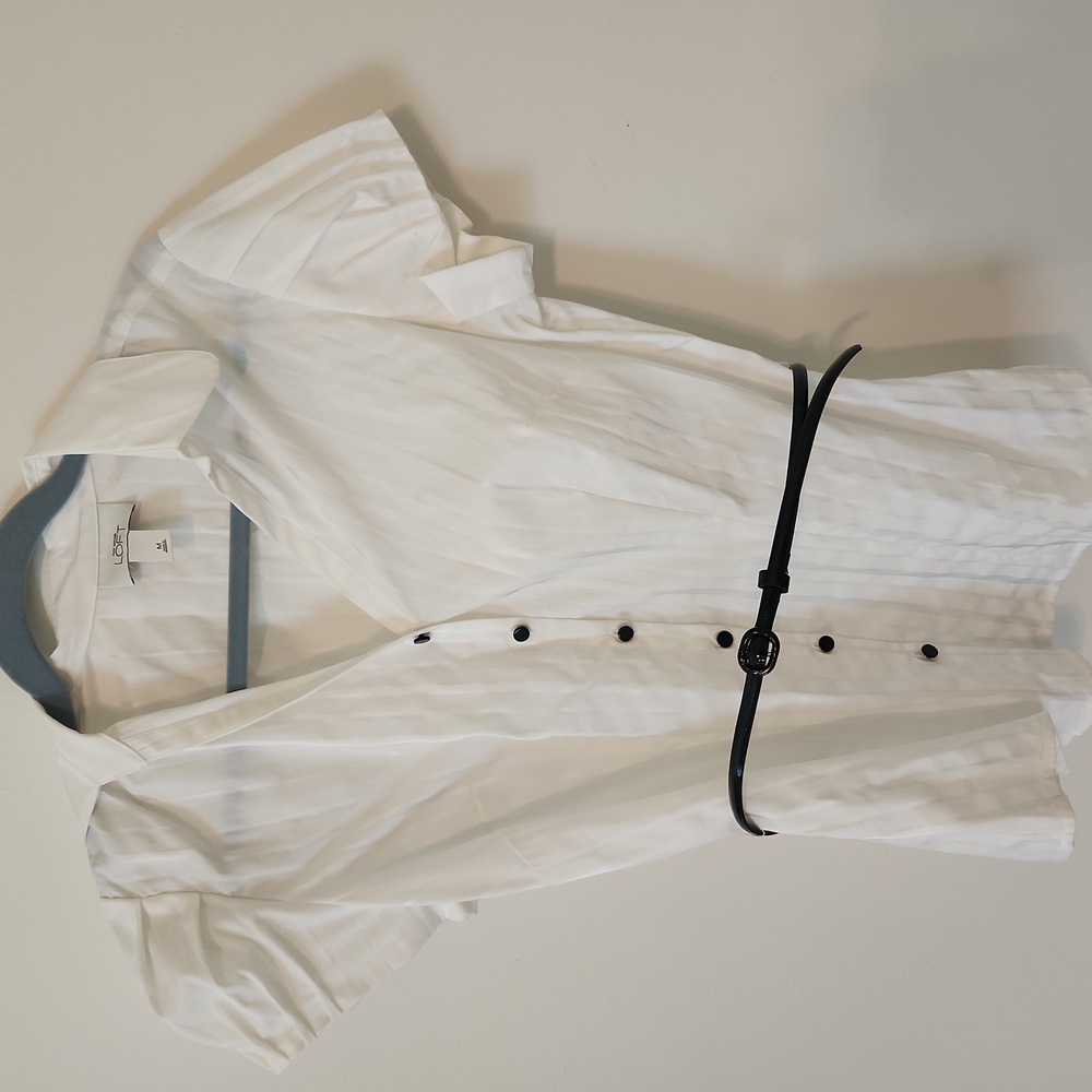 Ann Faylor Loft White short sleeve button down shirt
